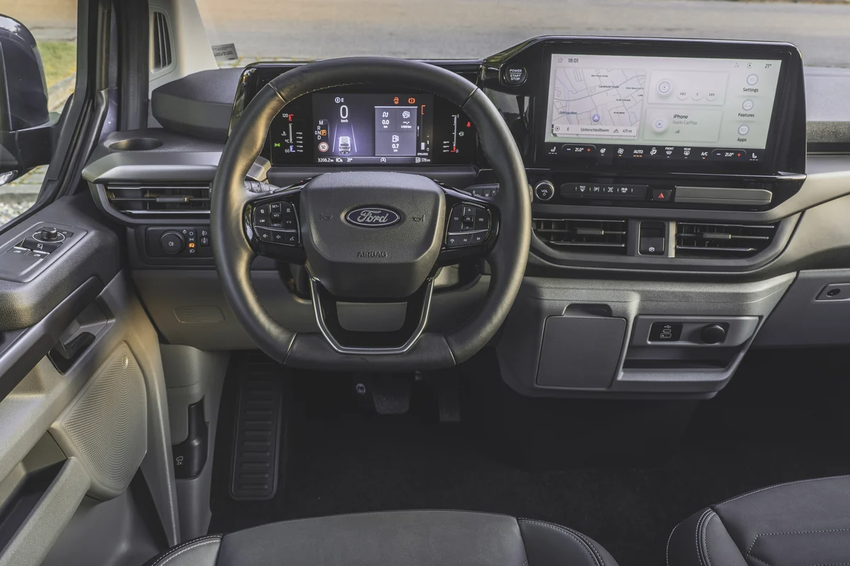 Ford Tourneo iç mekân ve gösterge paneli