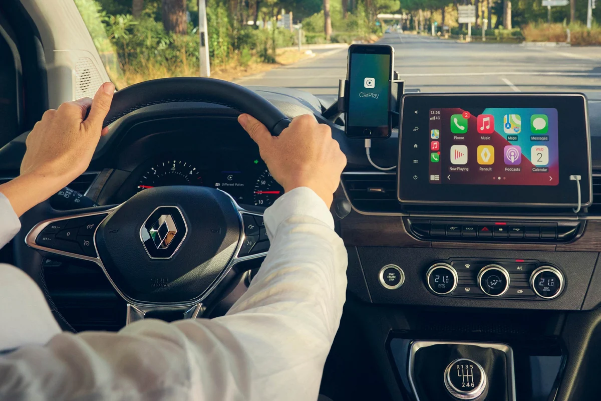 Renault Kangoo iç mekân ve gösterge paneli