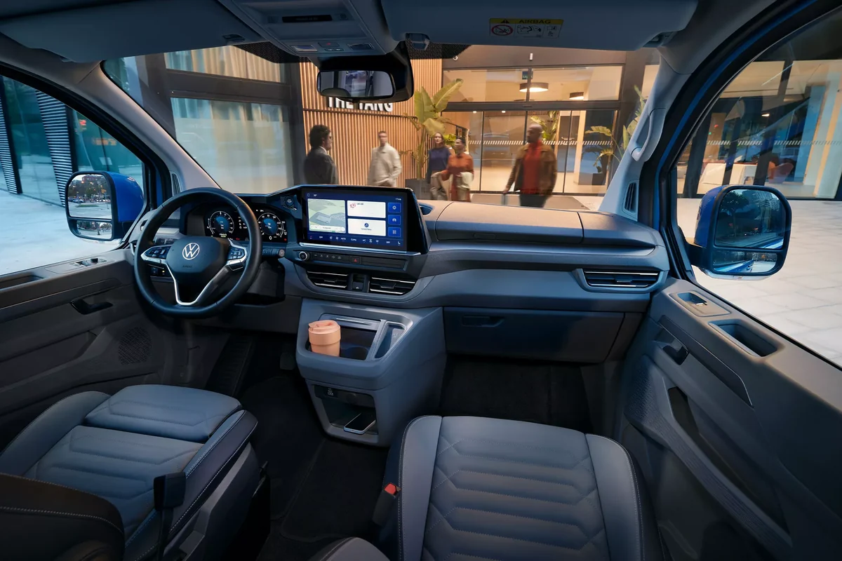 Volkswagen Caravelle iç mekân ve gösterge paneli
