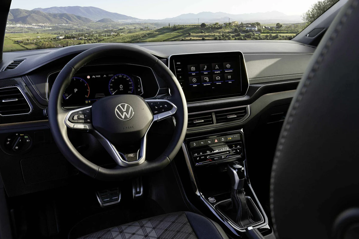 Volkswagen T-Cross iç mekân ve gösterge paneli